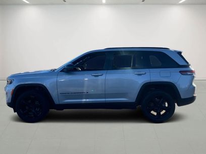 Used 2023 Jeep Grand Cherokee Altitude
