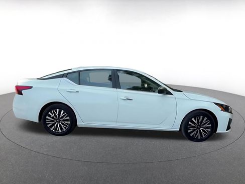 Used 2025 Nissan Altima 2.5 SV FWD image 16