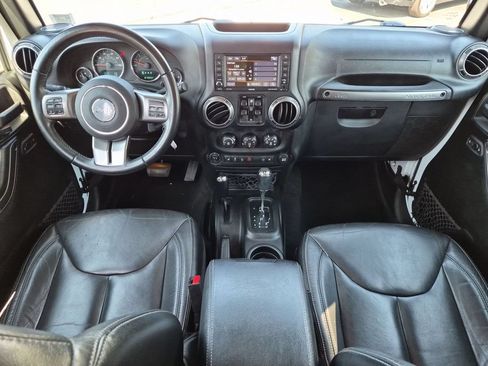 Used 2018 Jeep Wrangler Unlimited Sahara AWD/4WD image 13