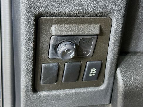 Used 2011 Nissan Rogue SV w/ Premium Pkg FWD image 17