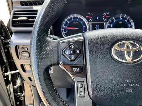 Used 2018 Toyota 4Runner TRD Off-Road Premium AWD/4WD image 18