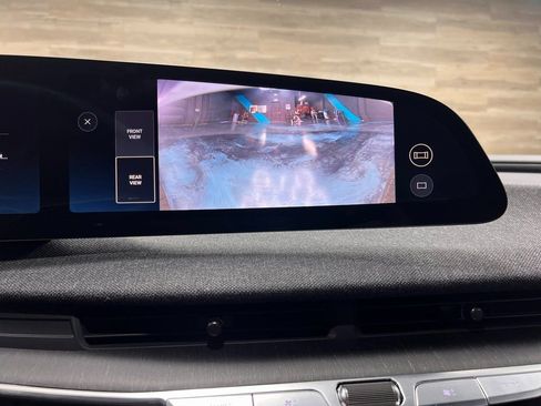 Used 2025 Lucid Air Touring image 22