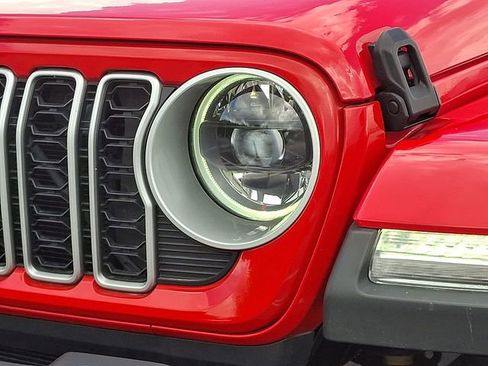 Used 2025 Jeep Wrangler Unlimited Sahara w/ Safety Group AWD/4WD image 9