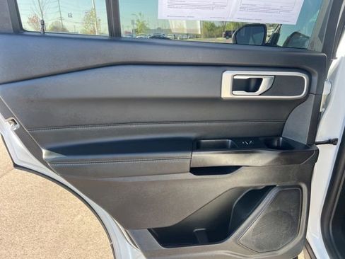 Used 2020 Ford Explorer XLT w/ Equipment Group 202A AWD/4WD image 17