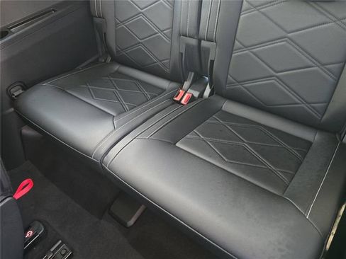 Used 2025 Volkswagen Atlas SE FWD image 7