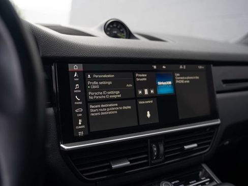 Certified 2021 Porsche Cayenne E-Hybrid AWD/4WD image 25