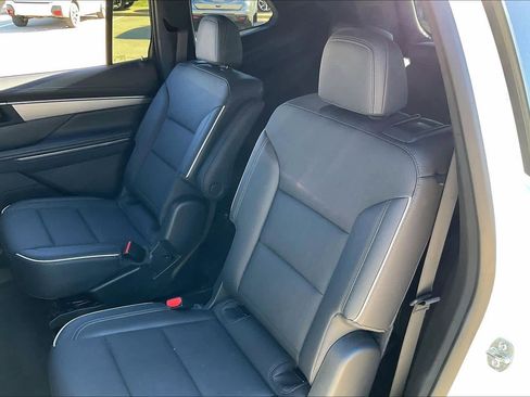 Certified 2025 Buick Enclave Preferred image 19