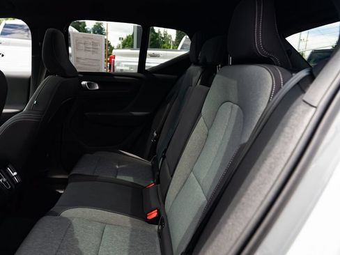 Used 2024 Volvo XC40 B5 Core AWD/4WD image 19