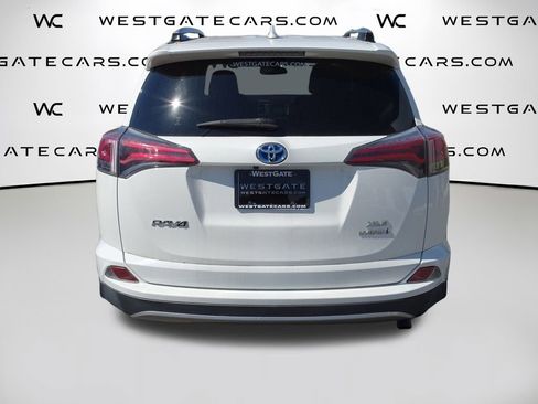 Used 2018 Toyota RAV4 XLE image 10