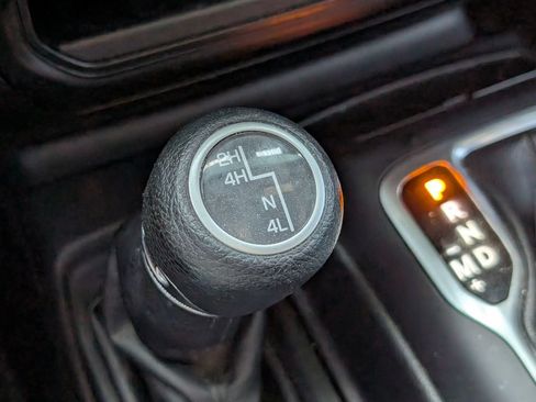 Used 2018 Jeep Wrangler Unlimited Sport AWD/4WD image 20