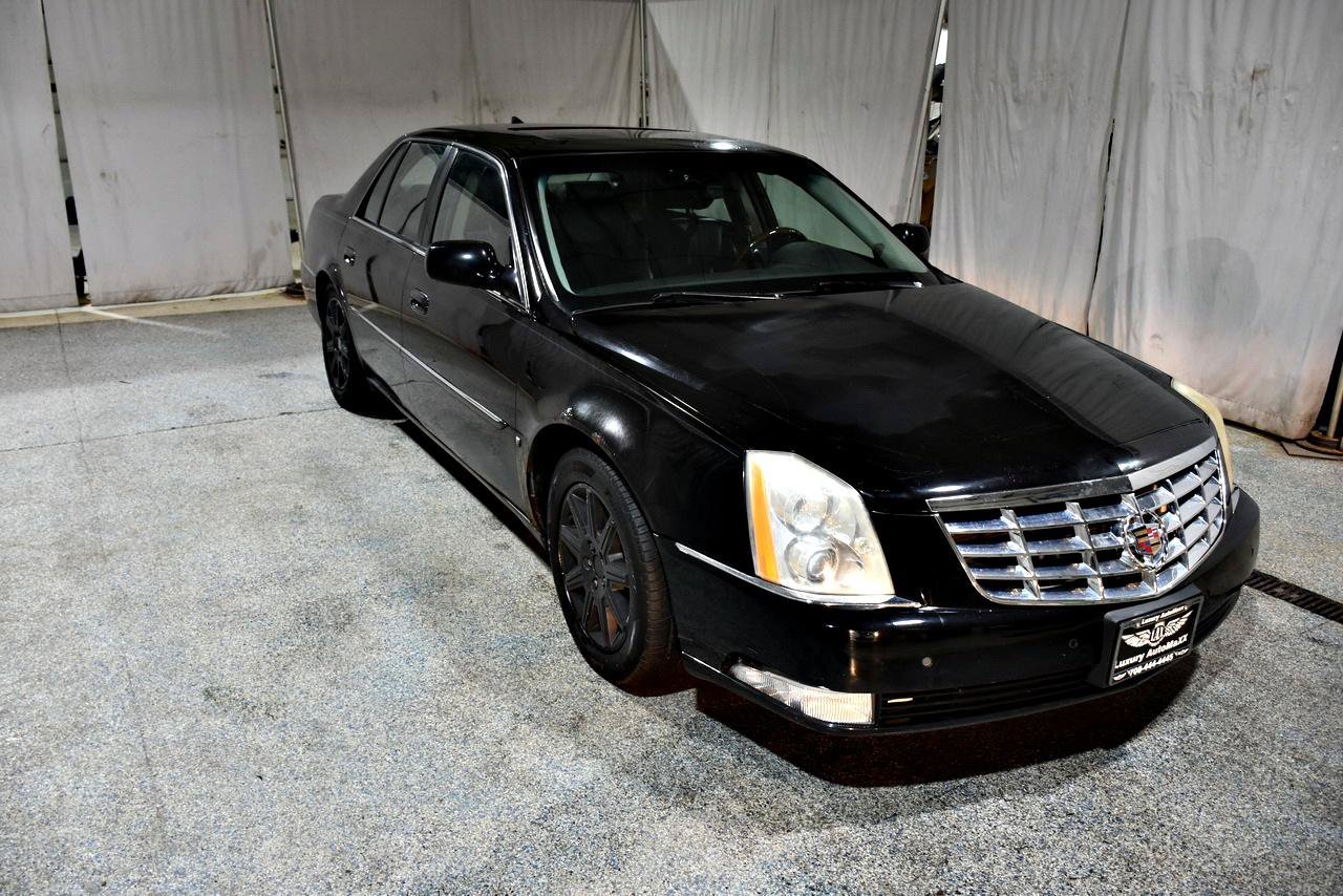 Used 2009 Cadillac DTS FWD image 3