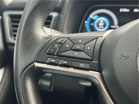 Used 2024 Nissan Leaf S image 21