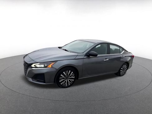 Used 2025 Nissan Altima 2.5 SV image 8