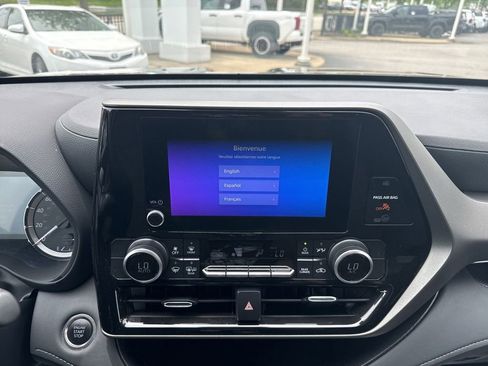 Certified 2025 Toyota Highlander LE FWD image 22