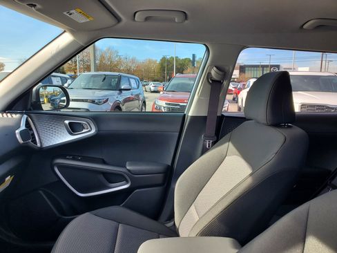 New 2025 Kia Soul LX image 17