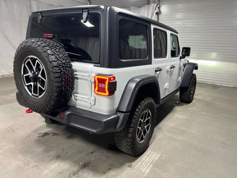 Used 2025 Jeep Wrangler Unlimited Rubicon AWD/4WD image 7