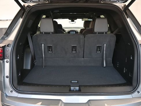 Used 2023 Chevrolet Traverse Premier image 12