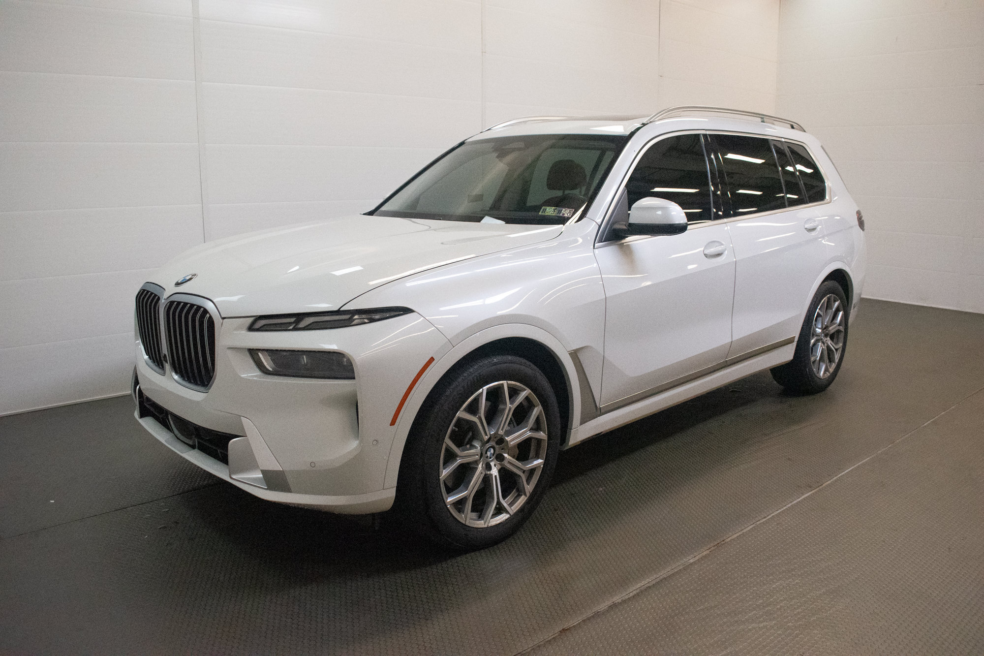 Used 2025 BMW X7 xDrive40i w/ Climate Comfort Package AWD/4WD image 8