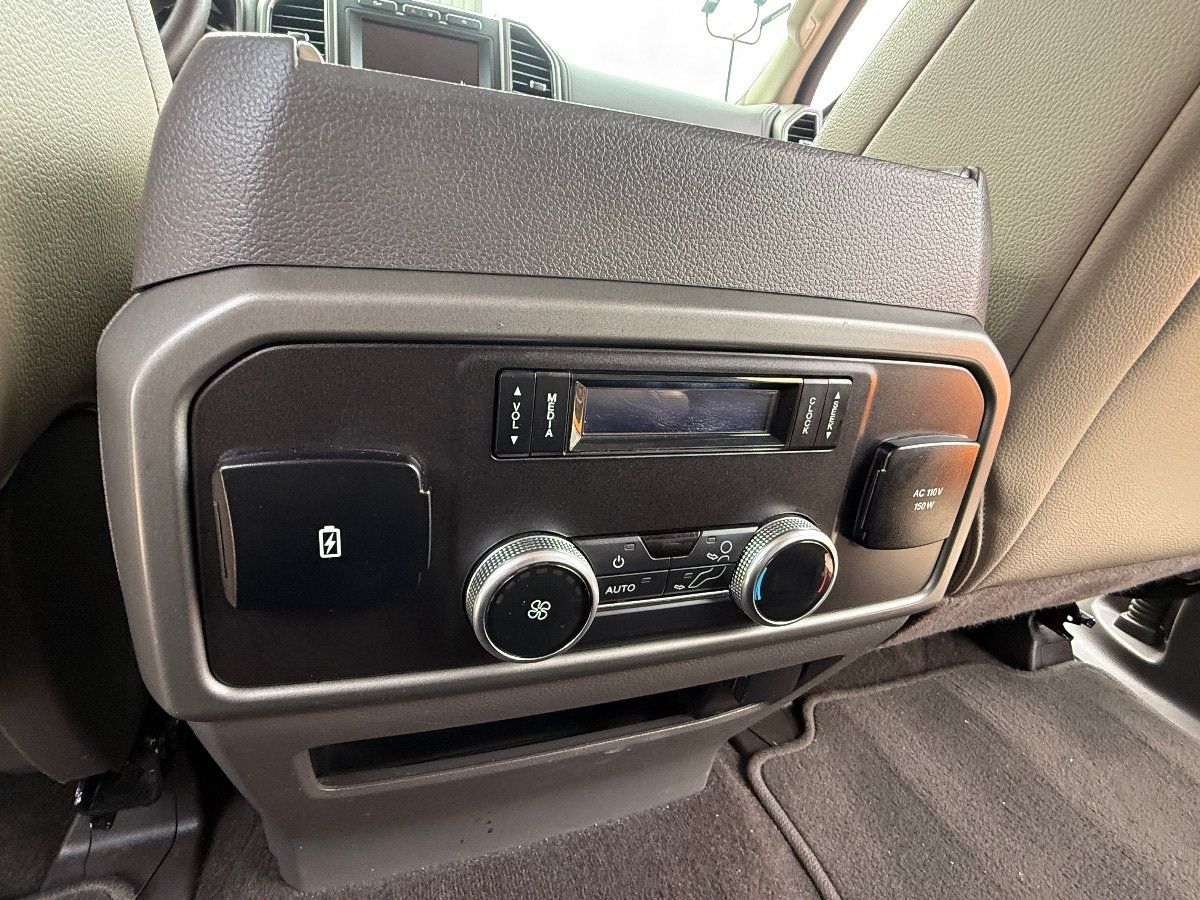 Used 2019 Ford Expedition XLT w/ Equipment Group 202A RWD image 21