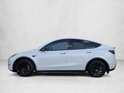 Used 2023 Tesla Model Y Long Range image 2