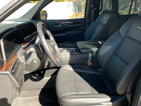 Used 2022 Cadillac Escalade Luxury image 12