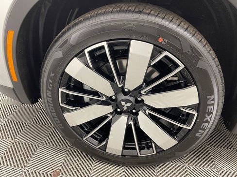 New 2025 Mitsubishi Outlander SE image 35