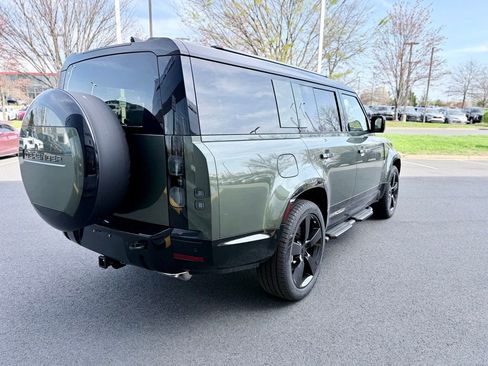 New 2026 Land Rover Defender 130 X-Dynamic SE image 5