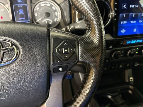 Used 2016 Toyota Tacoma TRD Off-Road w/ Premium & Technology Package AWD/4WD image 22