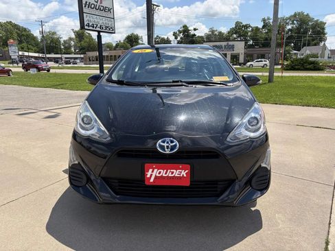 Used 2016 Toyota Prius C One FWD image 2