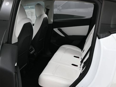 Used 2022 Tesla Model Y Long Range AWD/4WD image 33