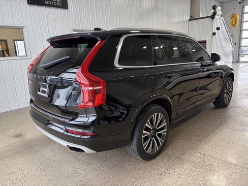 Used 2020 Volvo XC90 T5 Momentum image 4