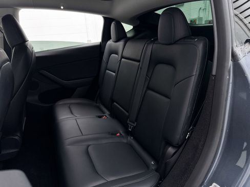 Used 2023 Tesla Model Y Long Range image 37