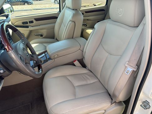 Used 2005 Cadillac Escalade EXT AWD/4WD image 9