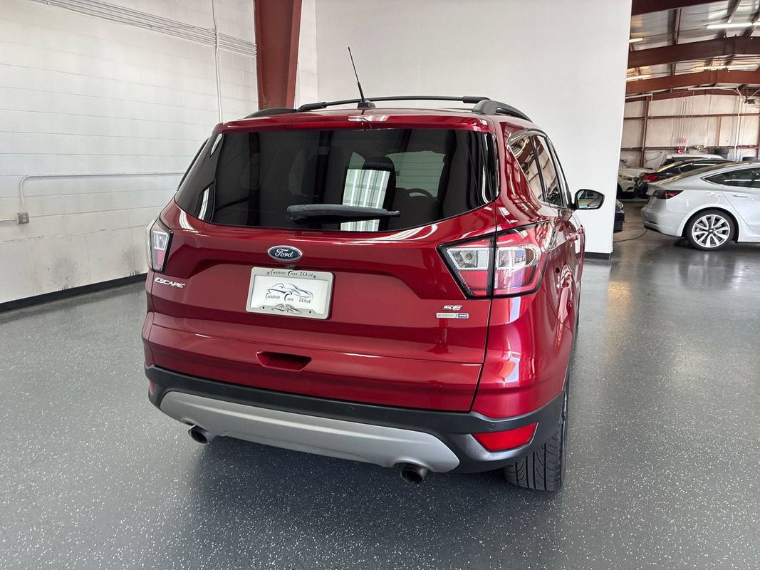 Used 2017 Ford Escape SE w/ Equipment Group 201A AWD/4WD image 4