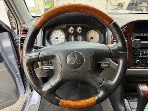 Used 2005 Mitsubishi Montero Limited image 14