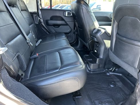 Used 2022 Jeep Wrangler Unlimited Sahara w/ Cold Weather Group image 18