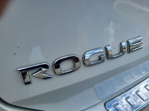 Used 2016 Nissan Rogue SV image 9