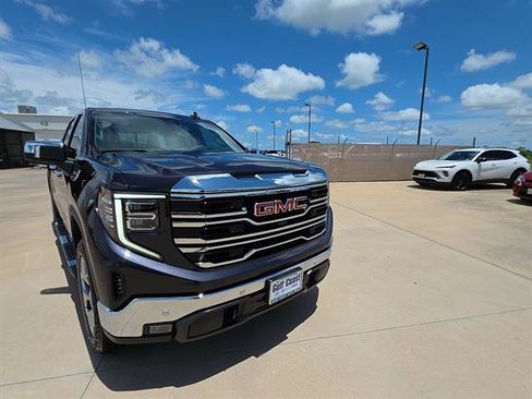 Used 2024 GMC Sierra 1500 SLT AWD/4WD image 5
