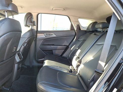 Used 2023 Kia Sportage EX image 9