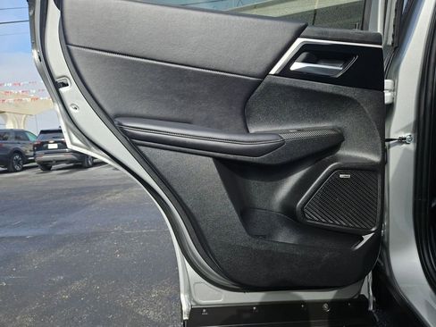 Used 2025 Mitsubishi Outlander SE image 17
