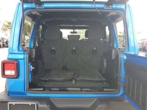 Used 2022 Jeep Wrangler Unlimited Willys image 10