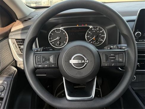 Used 2023 Nissan Rogue S image 11