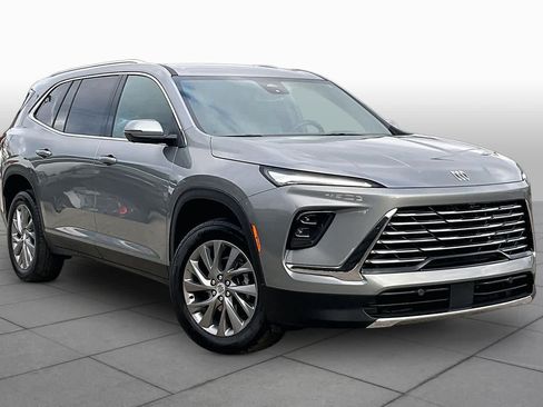 Used 2025 Buick Enclave Preferred FWD image 3