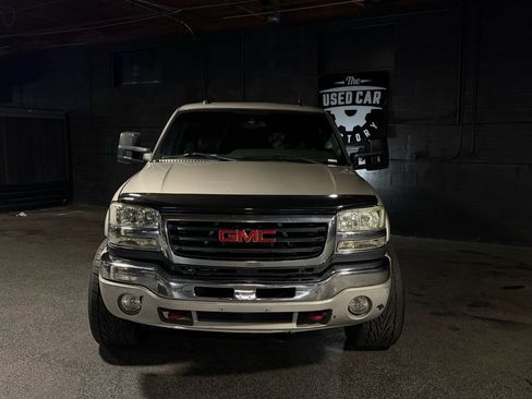 Used 2005 GMC Sierra 2500 SLT w/ Heavy-Duty Power Package AWD/4WD image 8