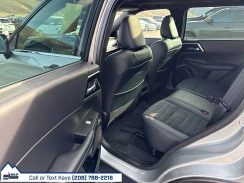 Used 2022 Mitsubishi Outlander SE image 18