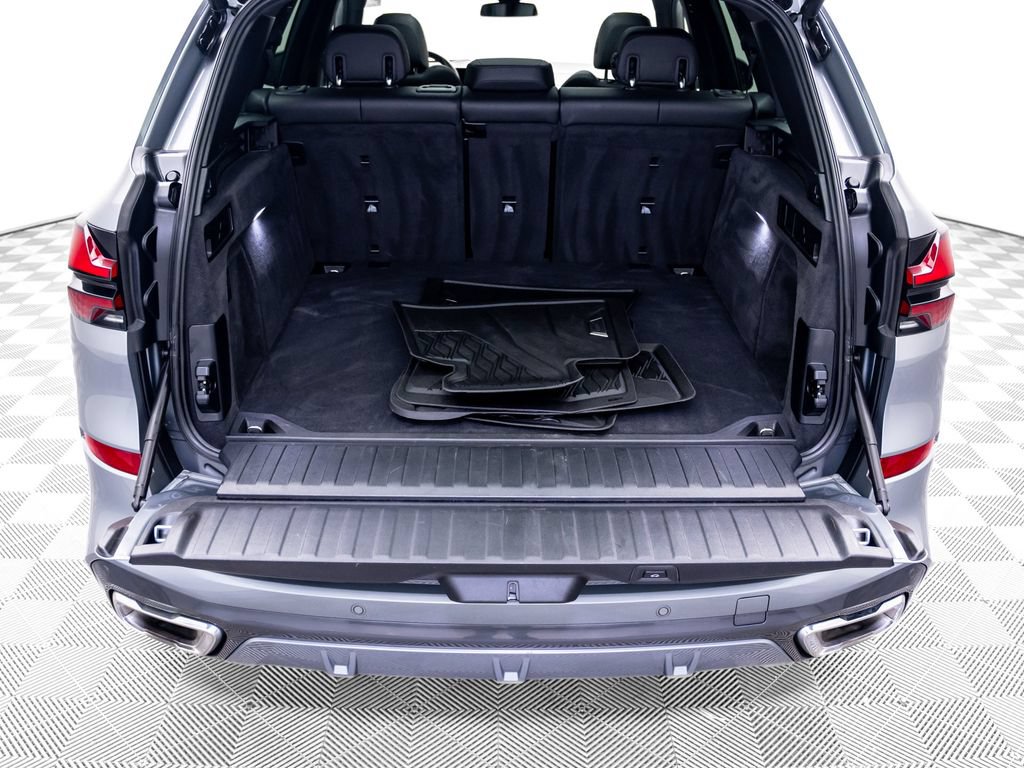 Used 2024 BMW X5 xDrive40i w/ M Sport Package AWD/4WD image 32