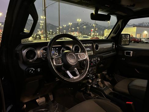 Used 2022 Jeep Wrangler Unlimited Sahara w/ Cold Weather Group image 10