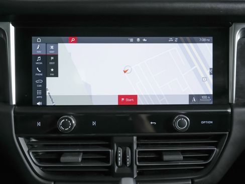 Used 2024 Porsche Macan GTS image 27