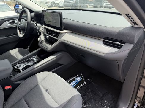 New 2026 Ford Explorer Active RWD image 8