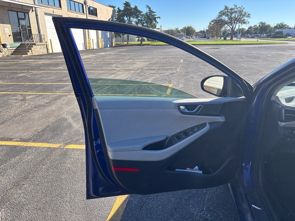 Used 2020 Hyundai Ioniq SEL FWD image 15